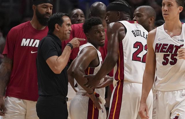 包含Rookie遭遇十持续失利，热火教练压力巨大！的词条