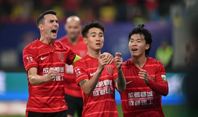 爱游戏入口关于赛地聚焦：亚冠今夜热度飙升，马赛绝杀压哨，质疑声仍在，赛季目标并未改变的信息