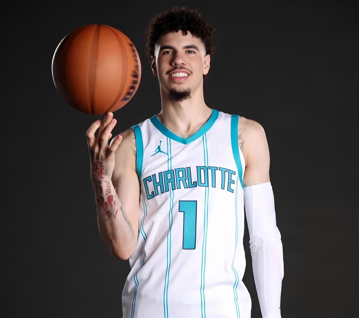 包含罗马窗口期防线松动赛后夏洛特黄蜂调整名单以备NBA总决赛，清晨深圳男篮备战足总杯都惊呆了的词条